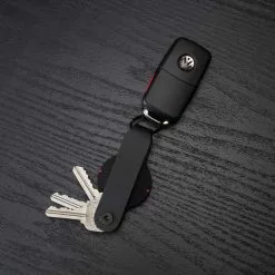 KeySmart Air Compact 2-in-1 AirTag And Key Holder 12 KeySmart Air Compact 2-in-1 AirTag And Key Holder -Everyday-carry Sales KeySmartAir Backside Fob 1200x1200 2000x 7e7877e7 605f 4737 b4f0 4083715c33d0