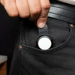 KeySmart Air Compact 2-in-1 AirTag And Key Holder 14 KeySmart Air Compact 2-in-1 AirTag And Key Holder -Everyday-carry Sales KeySmartAir Blk Lifestyle CU Frontpocket 1200x1200 2000x 7e7df668 b134 42eb 83c9 174de7771d0f